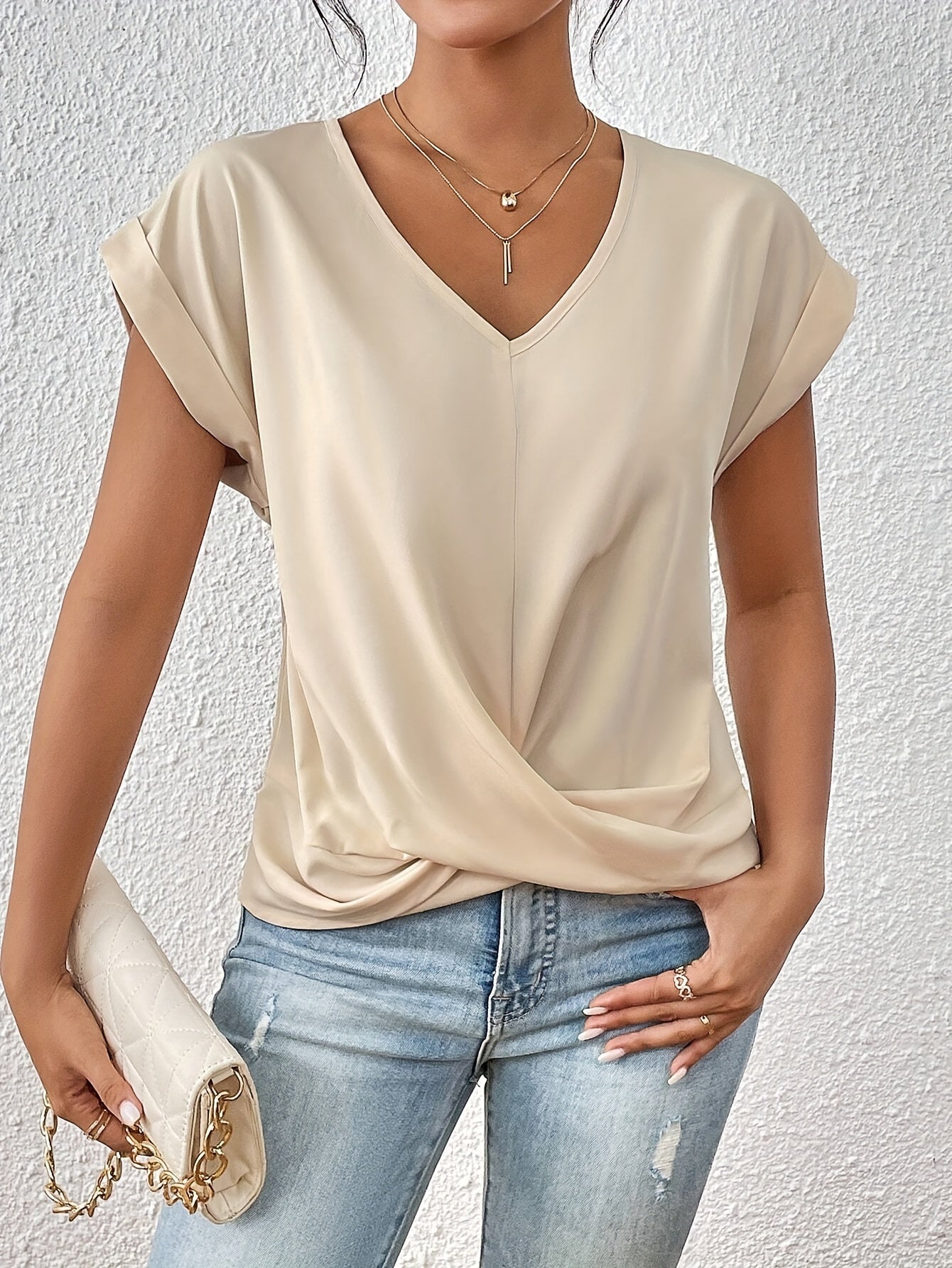 ALICE | FLOWING V-NECK BLOUSE